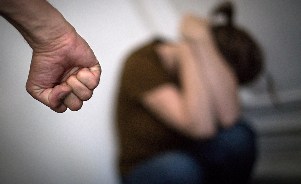 Lei obriga condomínios a comunicarem violência doméstica
